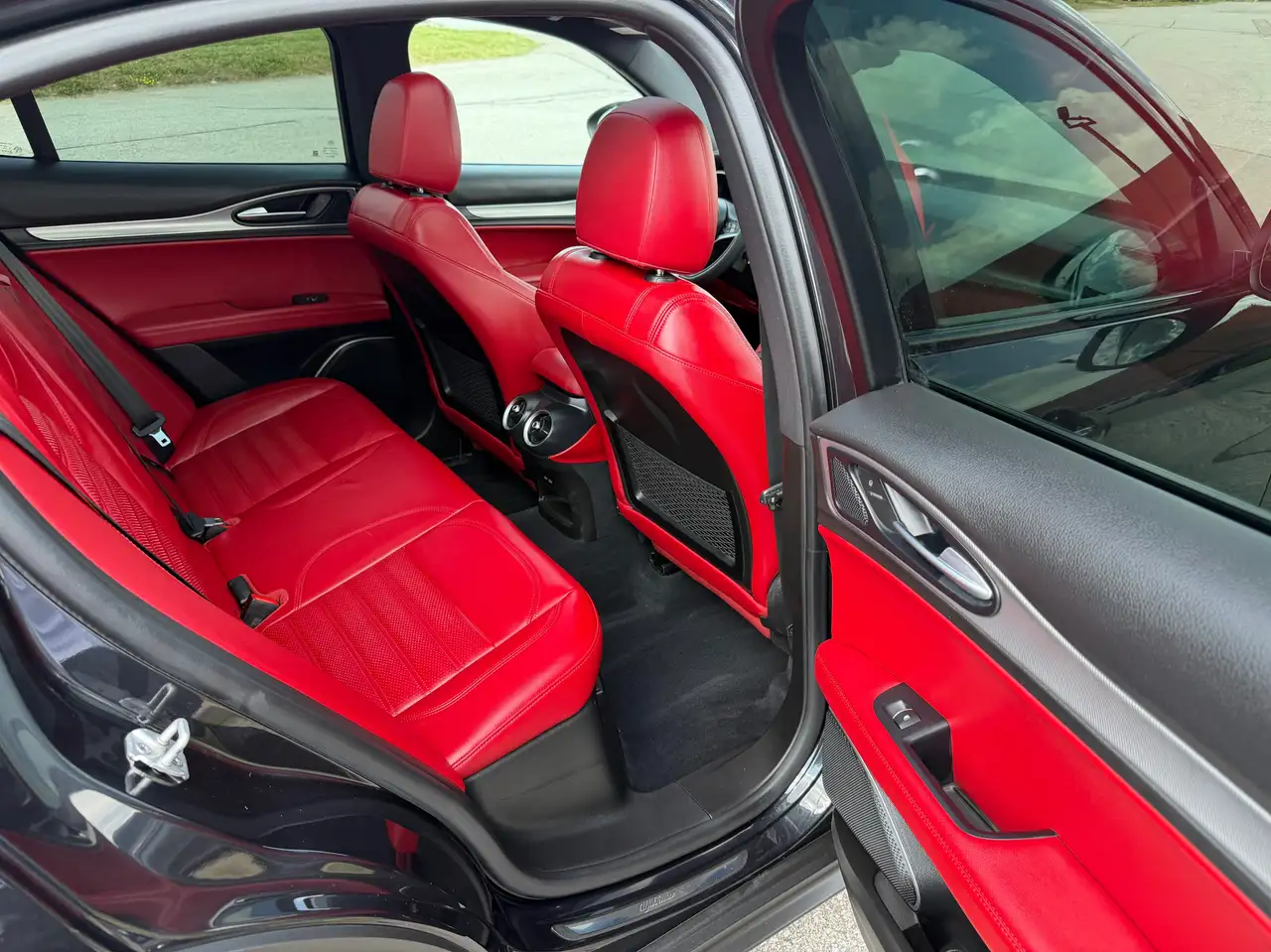 Alfa Romeo Stelvio снимка Alfa Romeo Stelvio