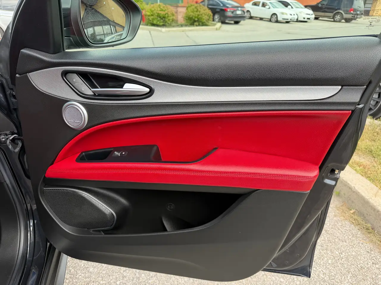 Alfa Romeo Stelvio снимка Alfa Romeo Stelvio