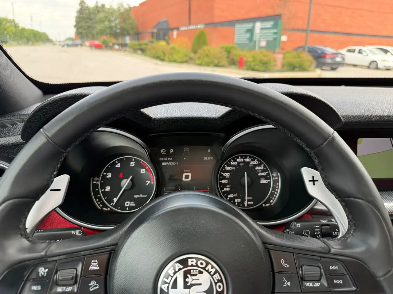 Alfa Romeo Stelvio снимка Alfa Romeo Stelvio