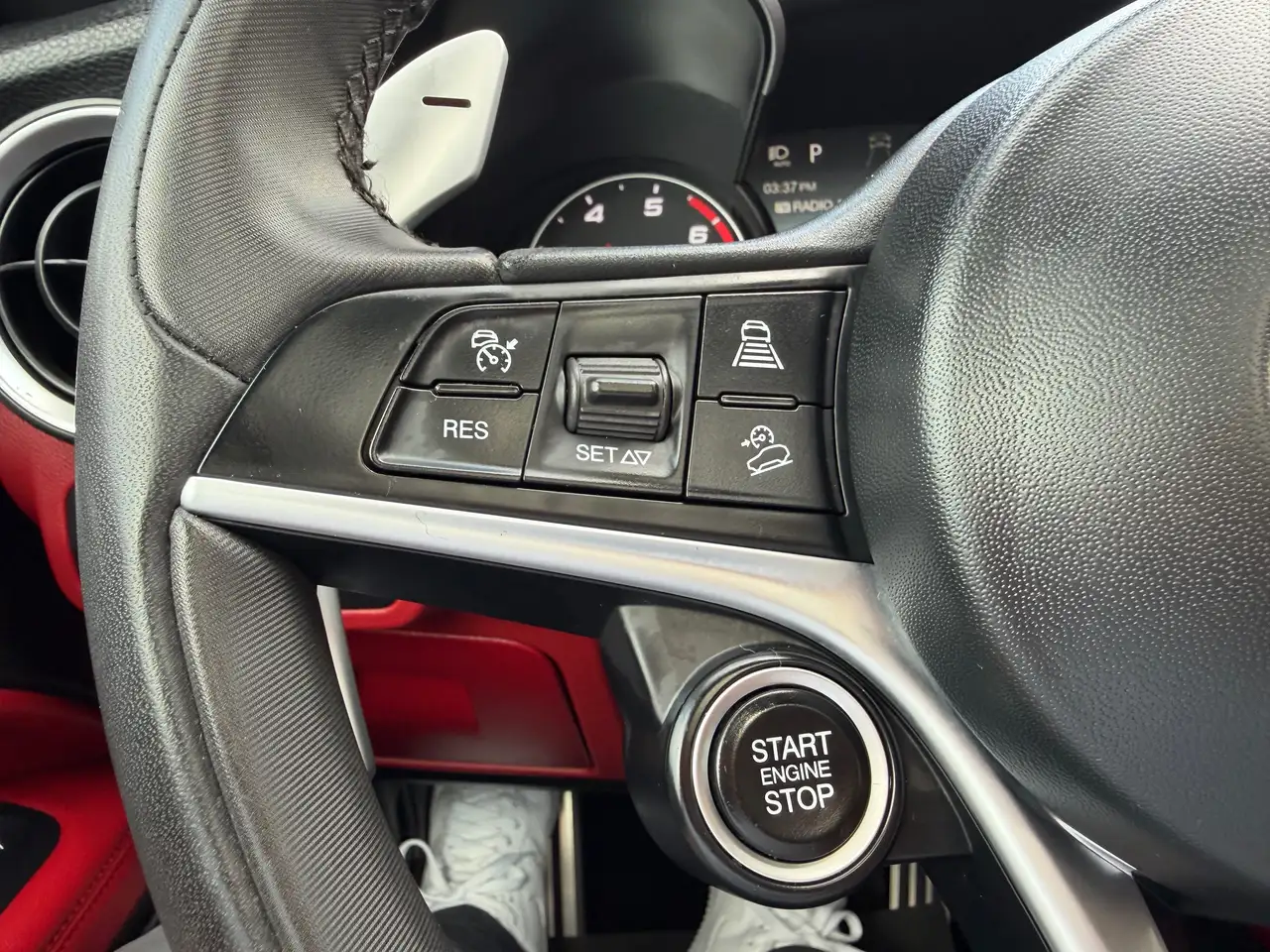 Alfa Romeo Stelvio снимка Alfa Romeo Stelvio