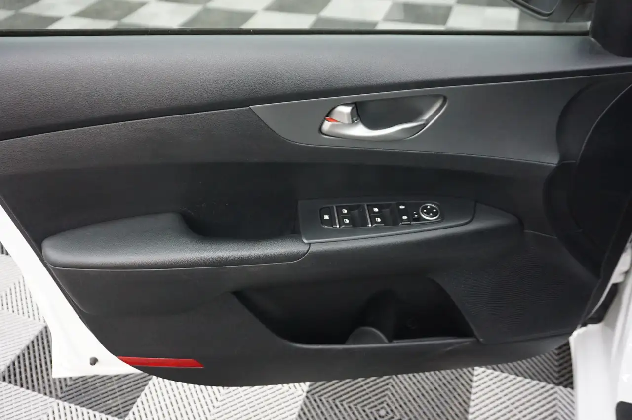 Kia Forte снимка Kia Forte