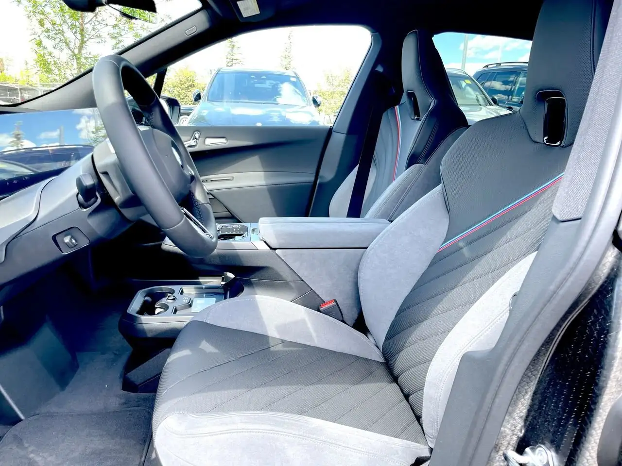 BMW iX photo BMW iX