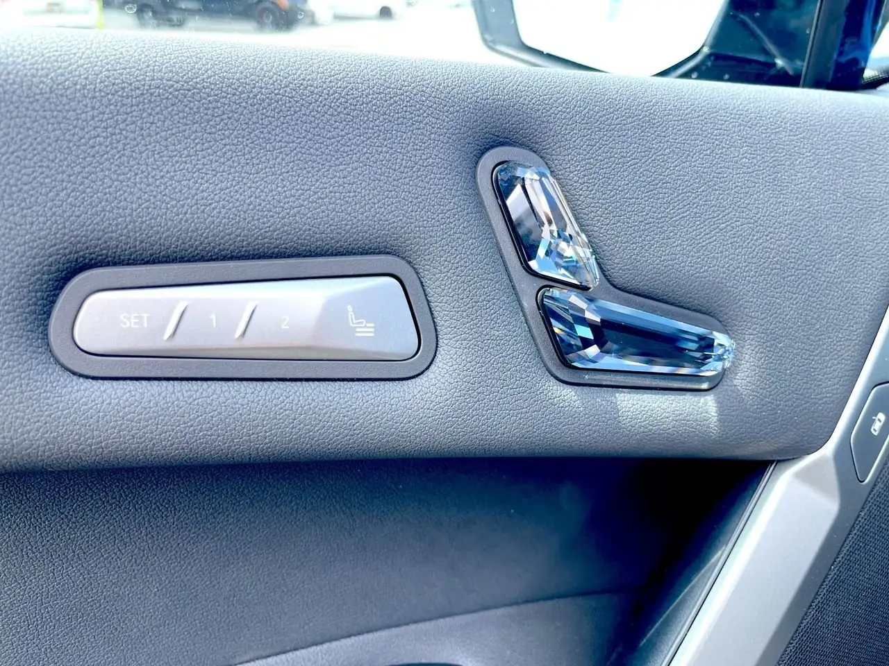 BMW iX photo BMW iX
