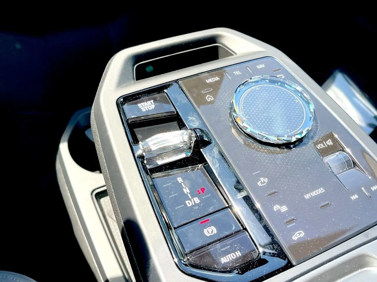 BMW iX photo BMW iX