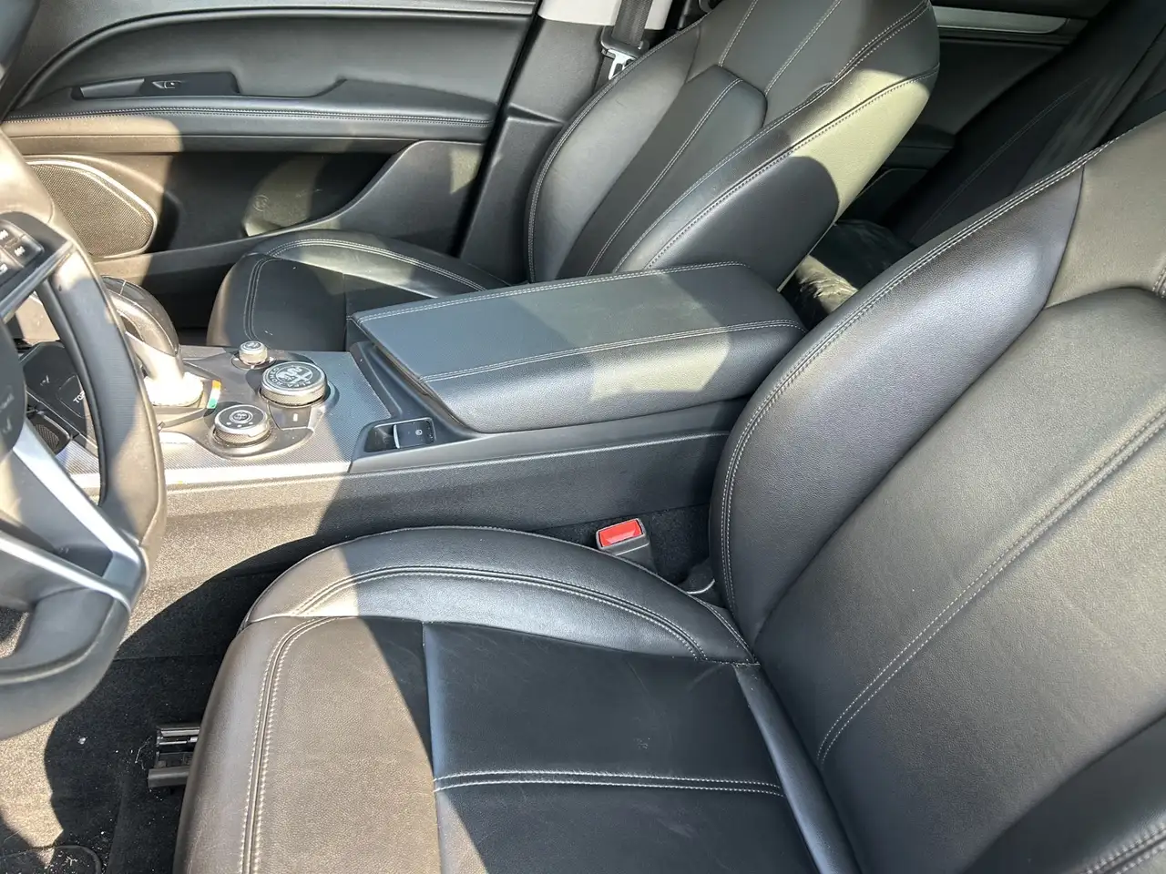 Alfa Romeo Stelvio снимка Alfa Romeo Stelvio