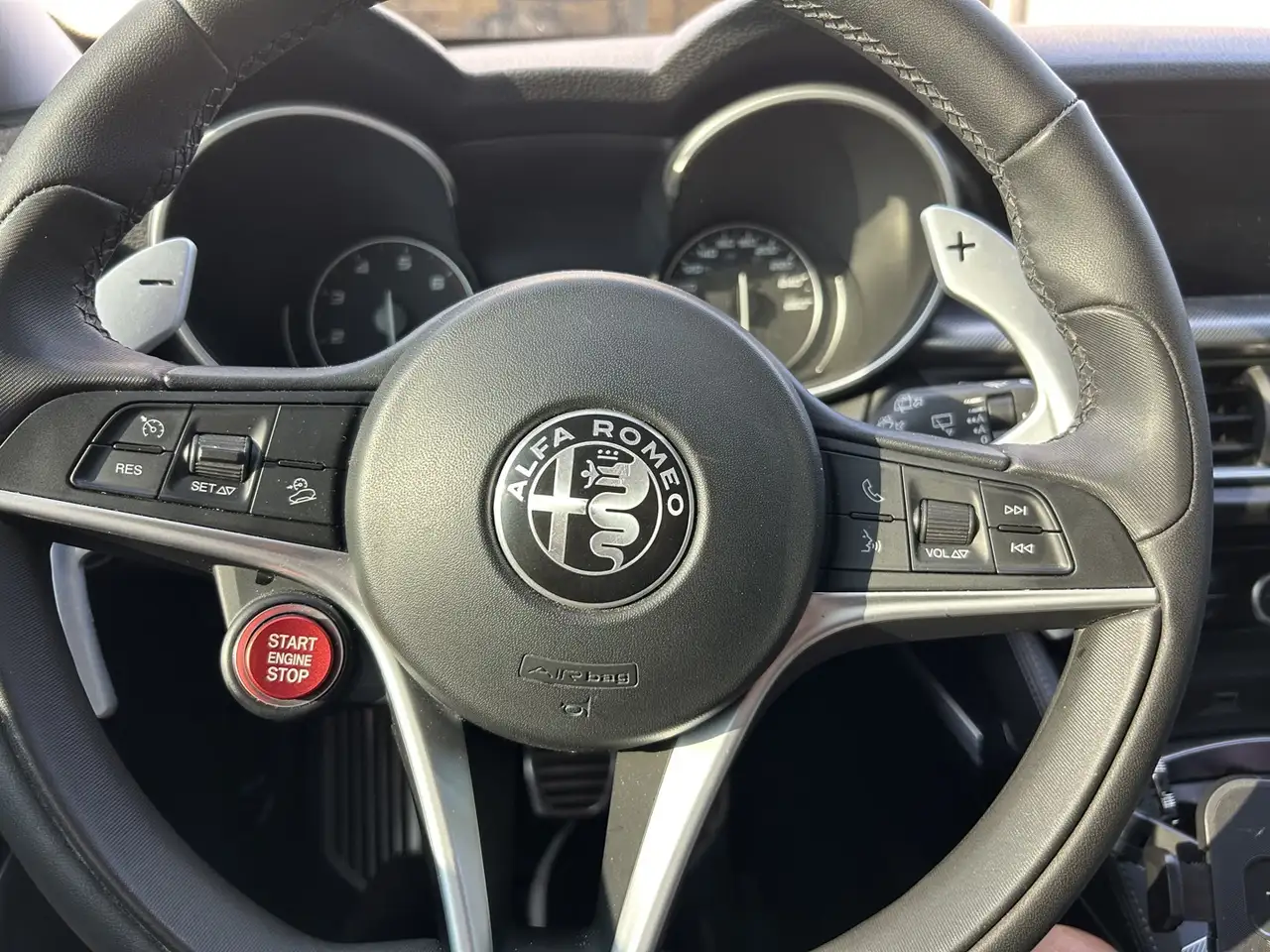Alfa Romeo Stelvio снимка Alfa Romeo Stelvio