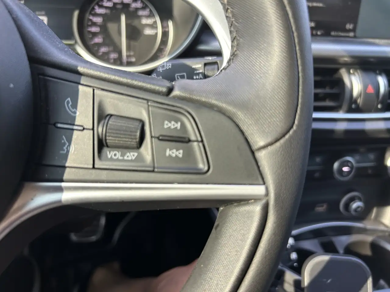 Alfa Romeo Stelvio снимка Alfa Romeo Stelvio