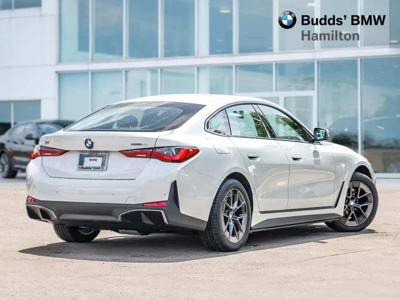 BMW i4 photo BMW i4