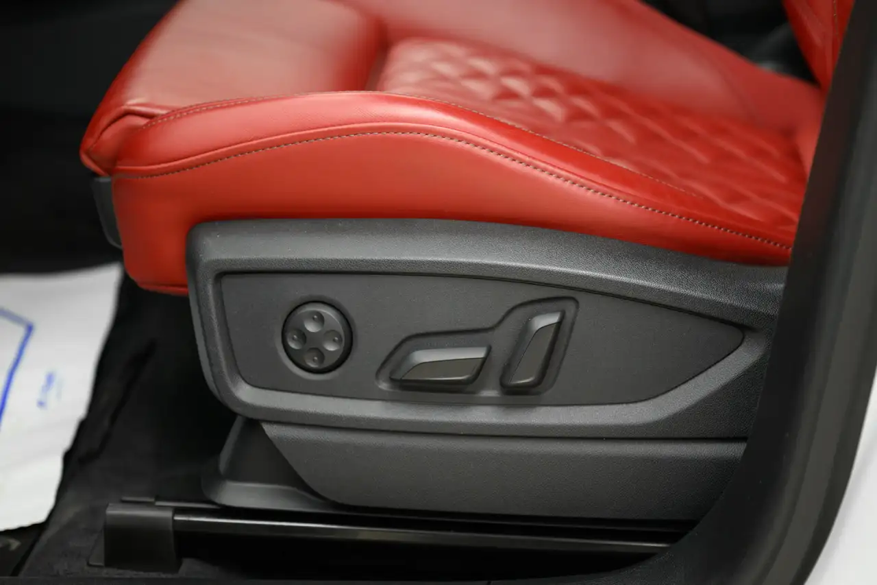 Audi SQ5 снимка Audi SQ5