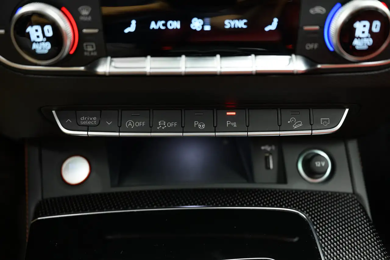 Audi SQ5 снимка Audi SQ5