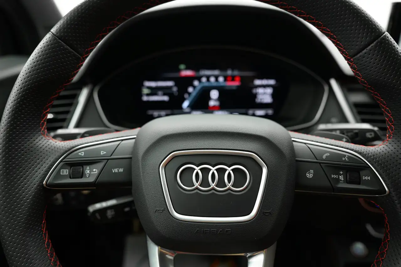 Audi SQ5 снимка Audi SQ5