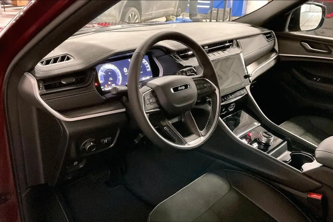 Jeep Grand Cherokee снимка Jeep Grand Cherokee