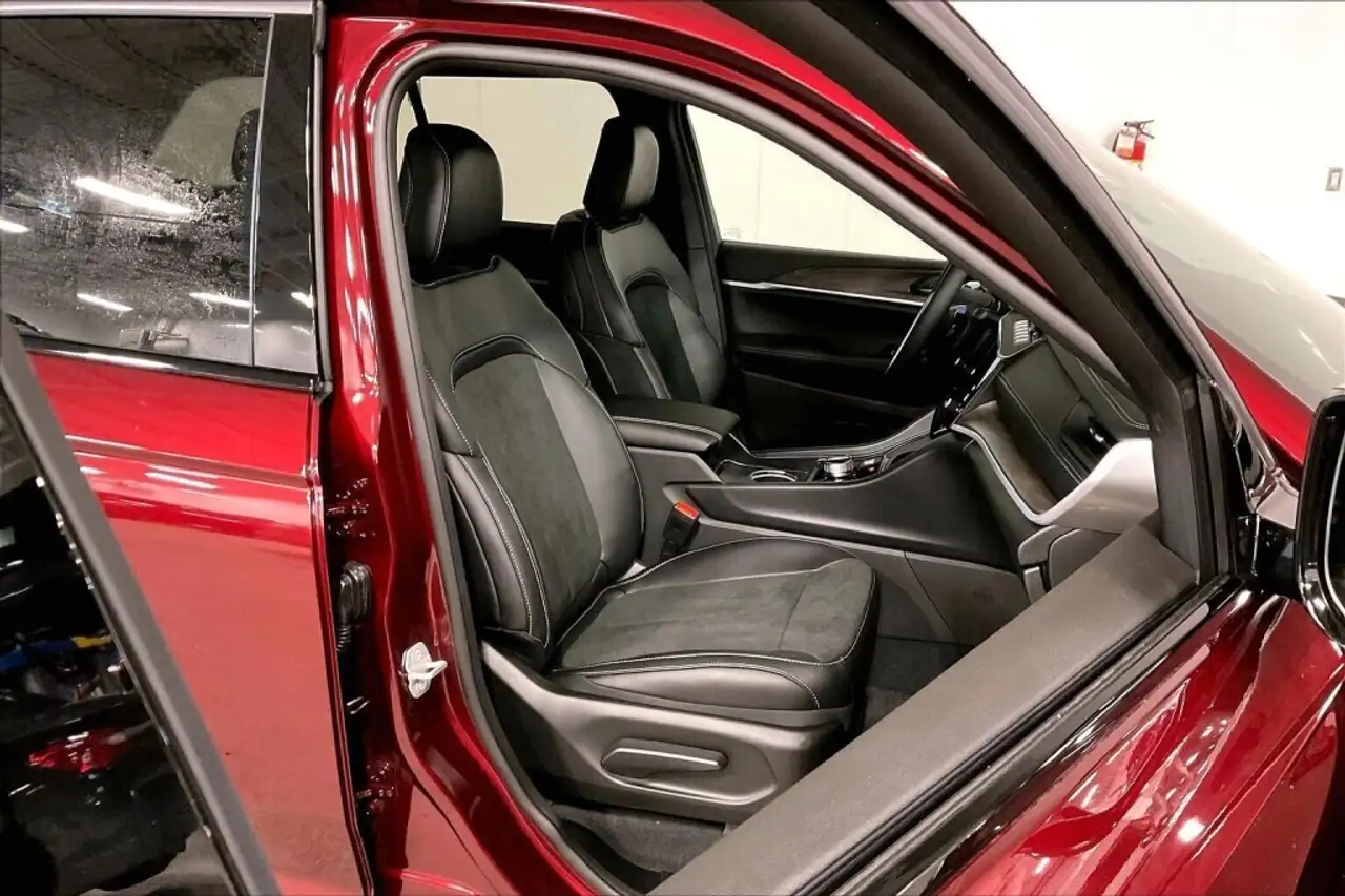 Jeep Grand Cherokee снимка Jeep Grand Cherokee