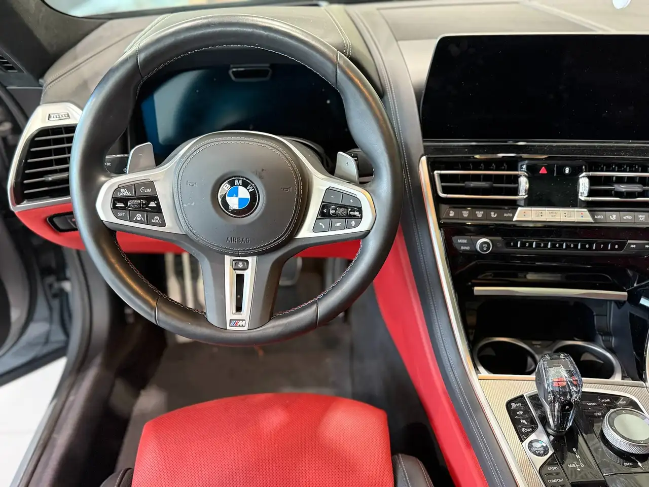 BMW 8 Series снимка BMW 8 Series
