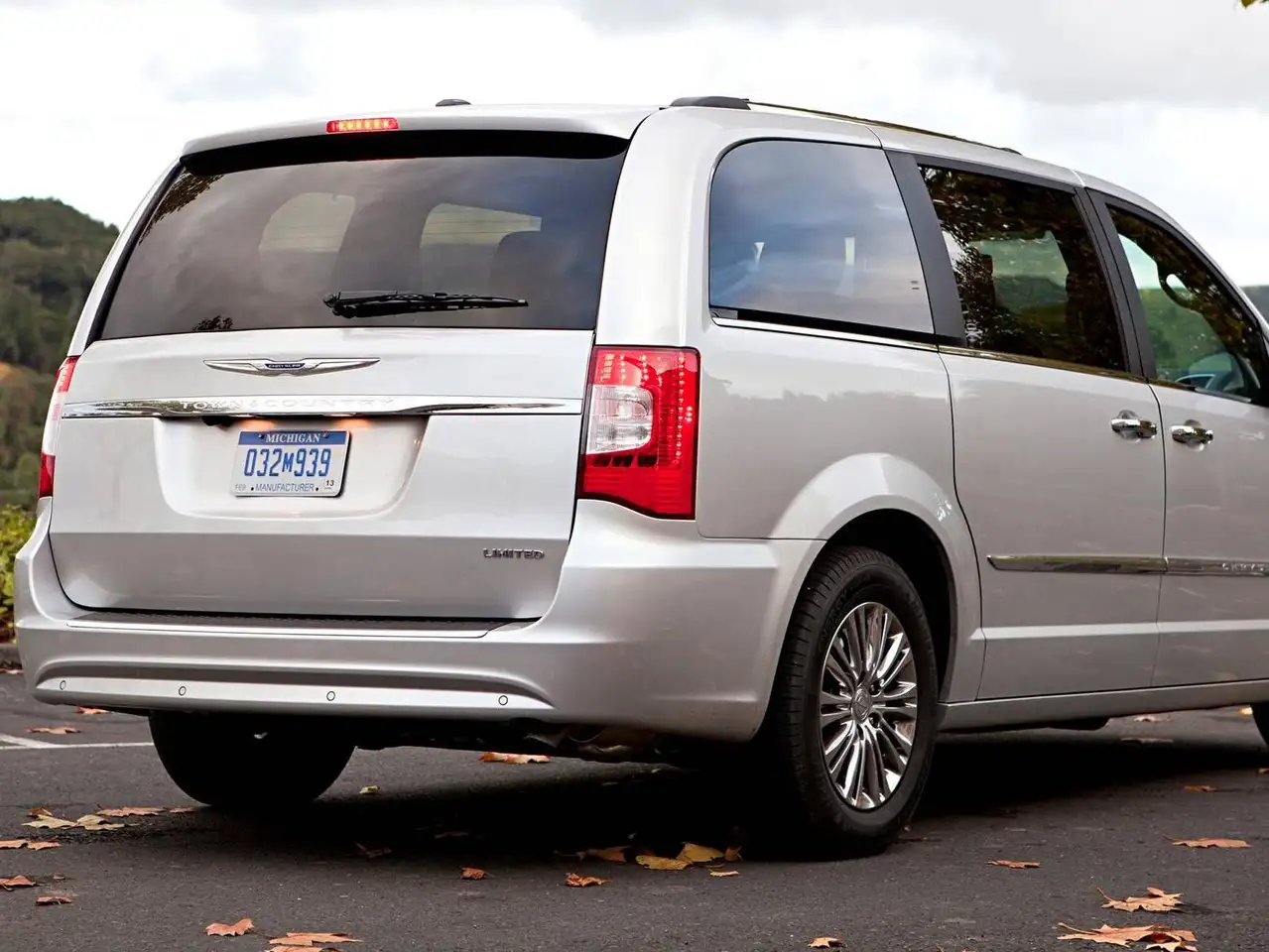 Chrysler Town & Country снимка Chrysler Town & Country