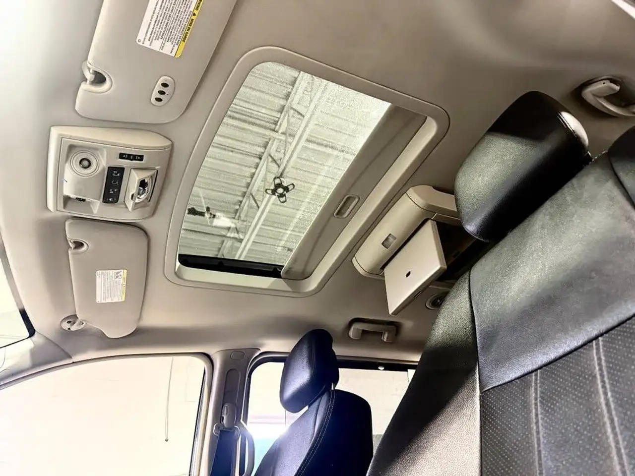 Chrysler Town & Country снимка Chrysler Town & Country