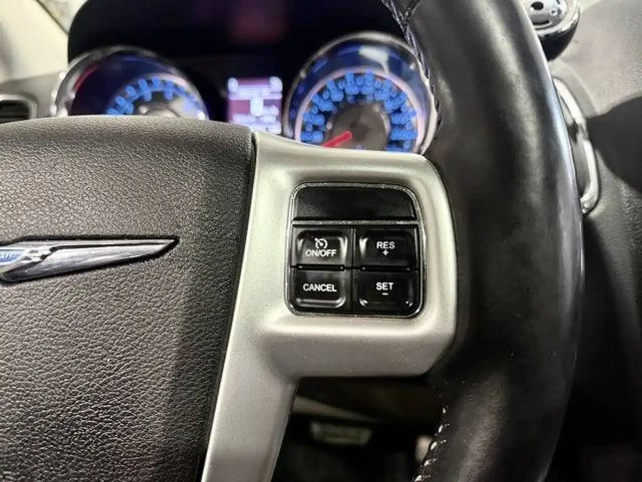 Chrysler Town & Country снимка Chrysler Town & Country