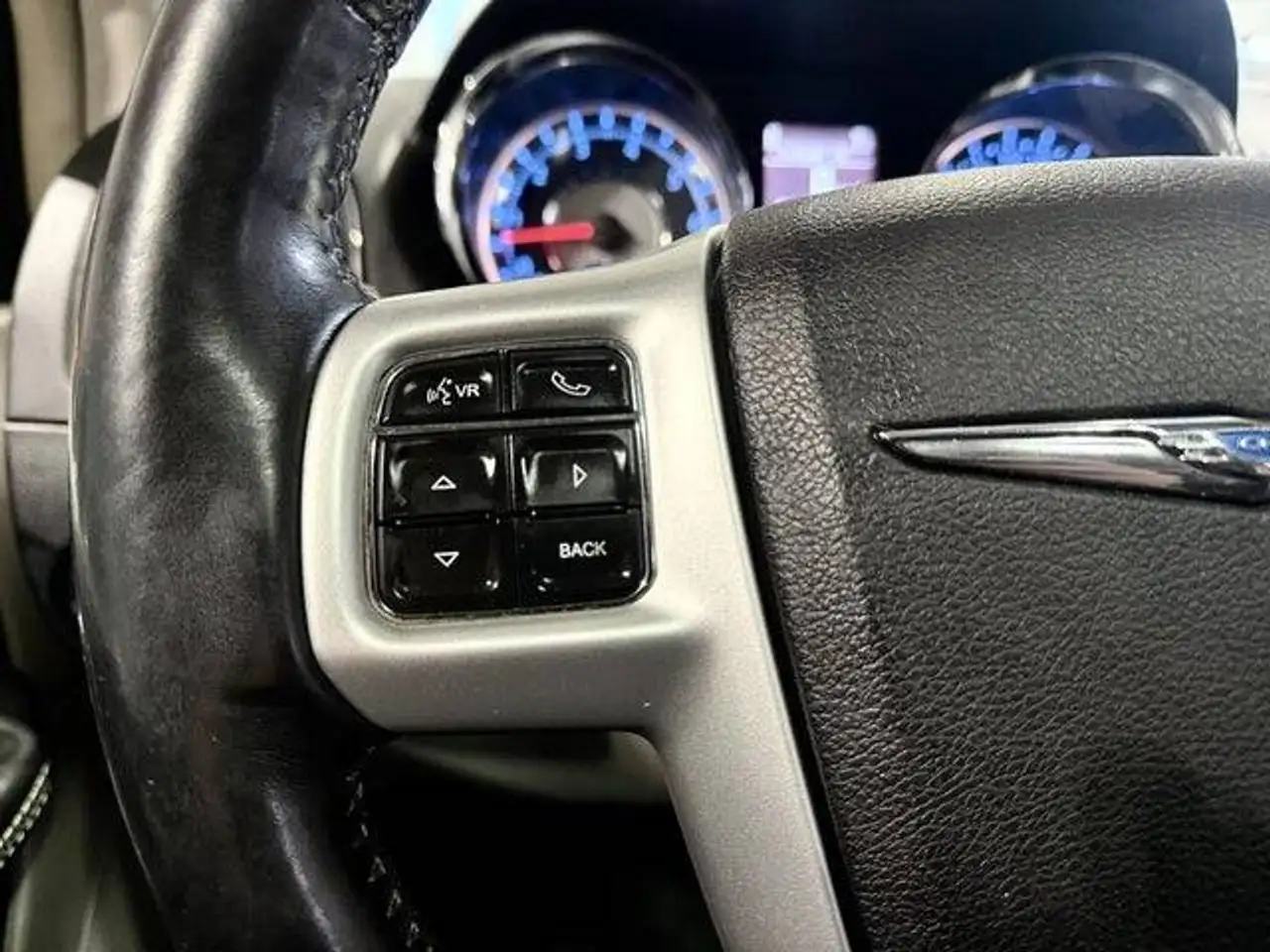 Chrysler Town & Country снимка Chrysler Town & Country