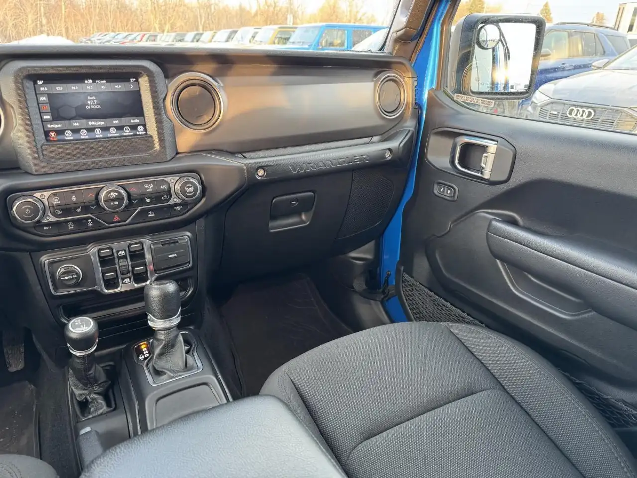 Jeep Wrangler снимка Jeep Wrangler