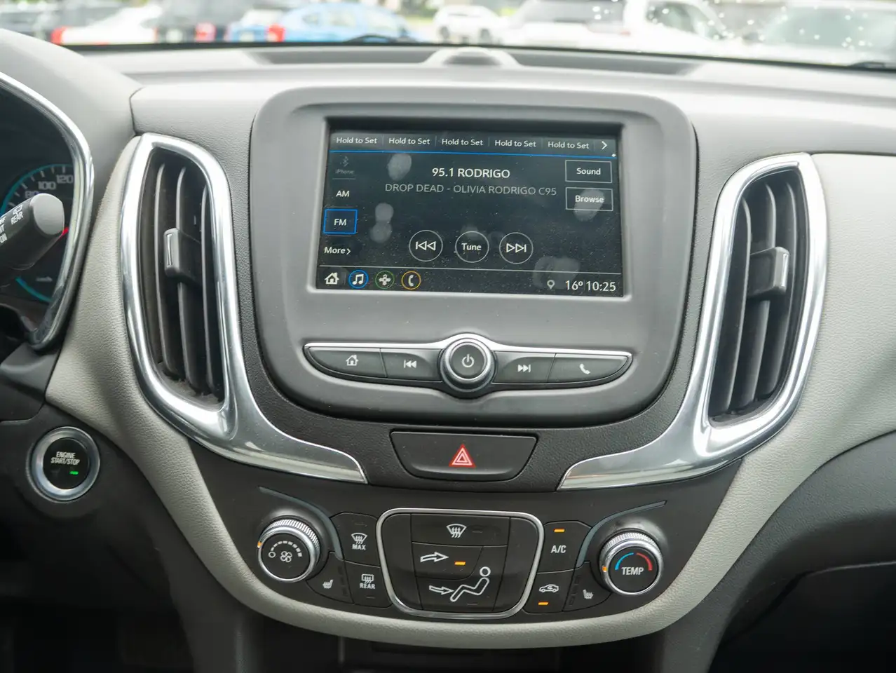 Chevrolet Equinox photo Chevrolet Equinox