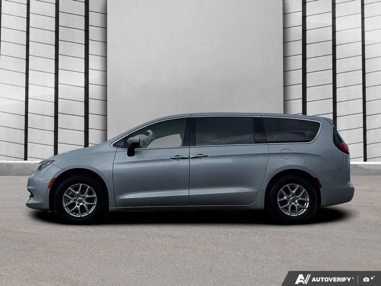 Chrysler Voyager photo Chrysler Voyager