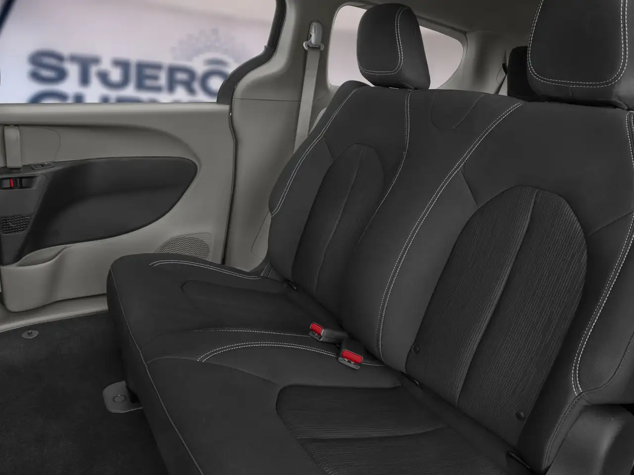 Chrysler Grand Caravan снимка Chrysler Grand Caravan