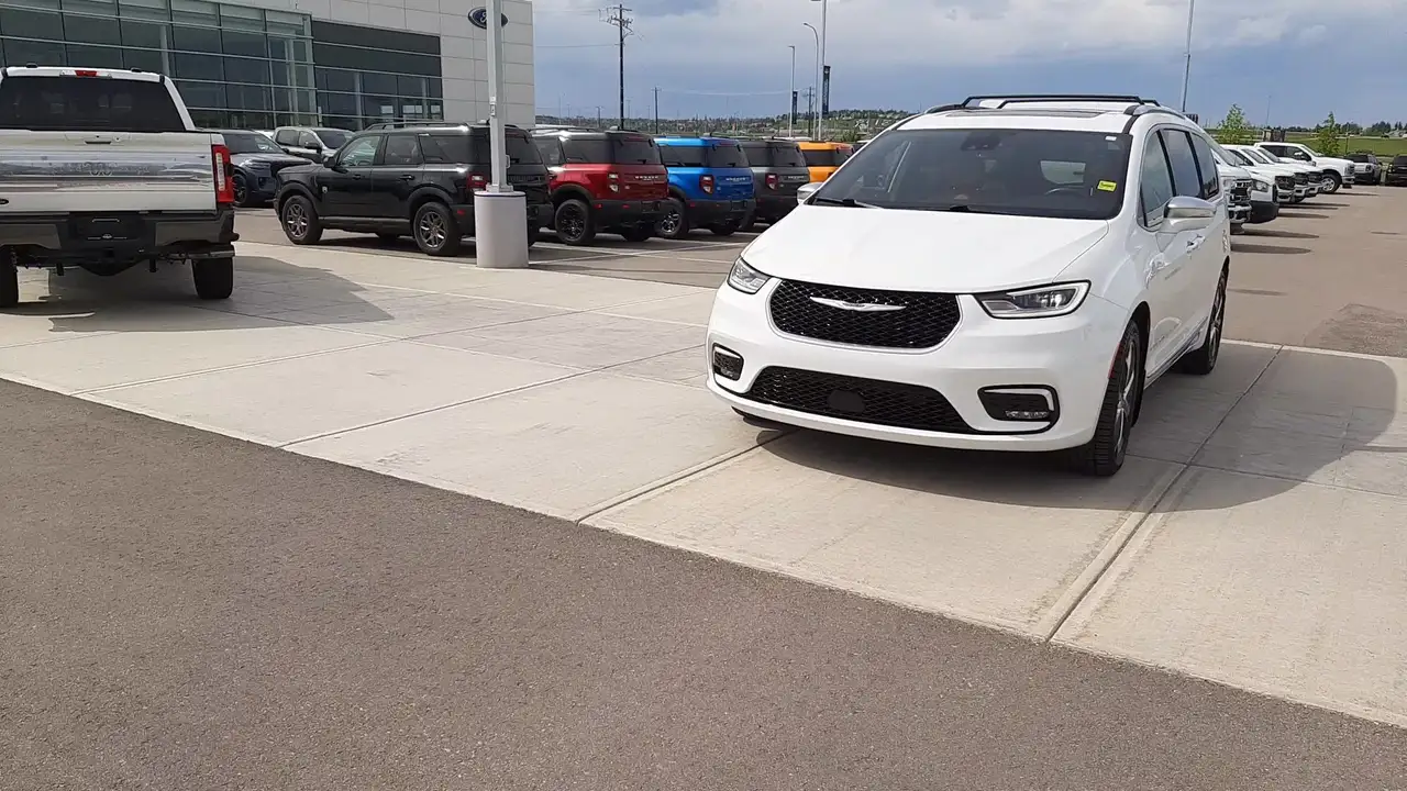 Chrysler Pacifica снимка Chrysler Pacifica