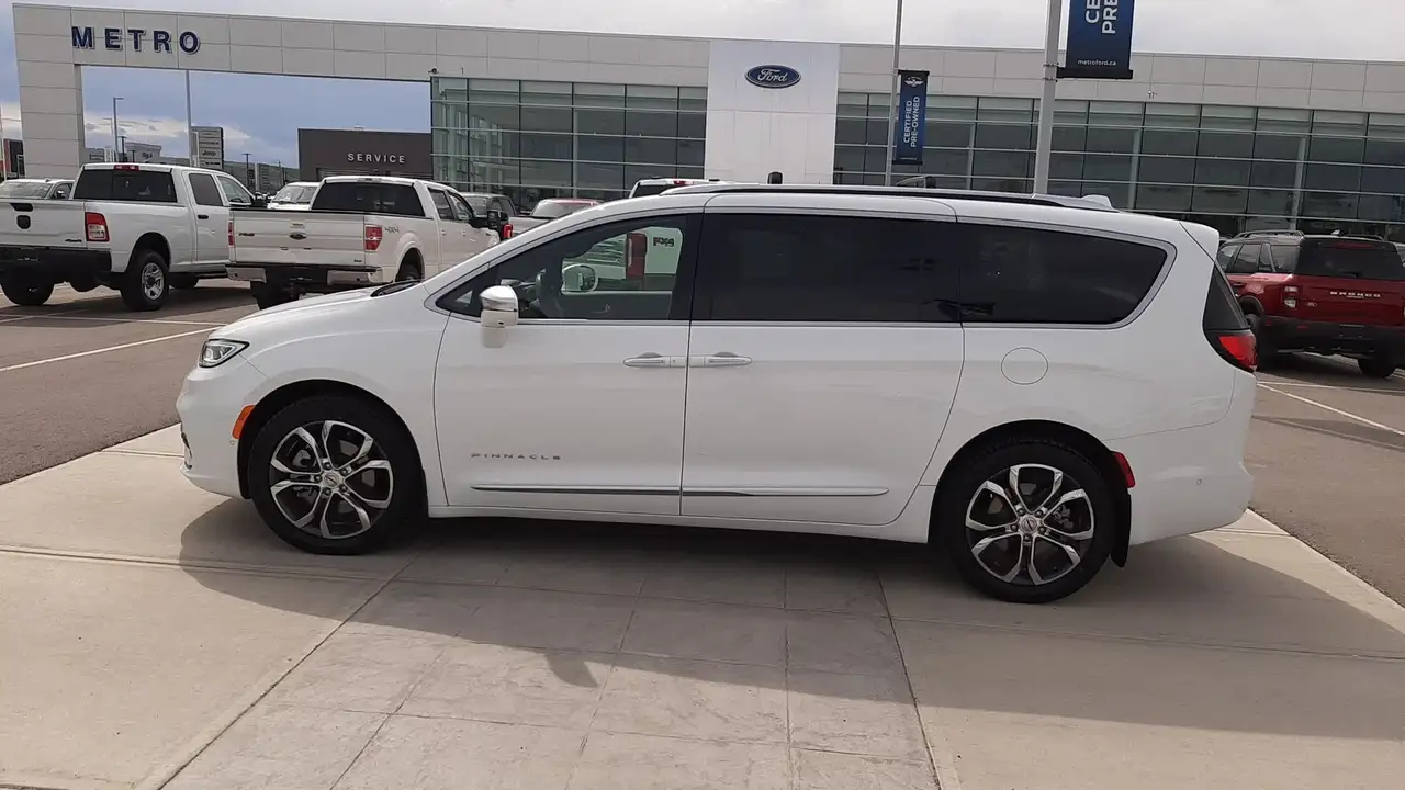 Chrysler Pacifica снимка Chrysler Pacifica