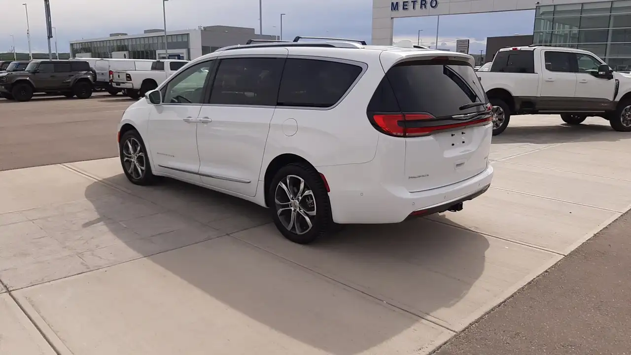 Chrysler Pacifica снимка Chrysler Pacifica