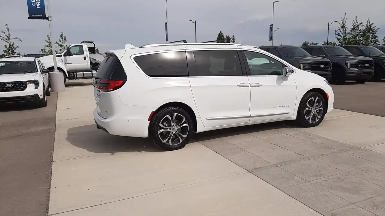 Chrysler Pacifica снимка Chrysler Pacifica