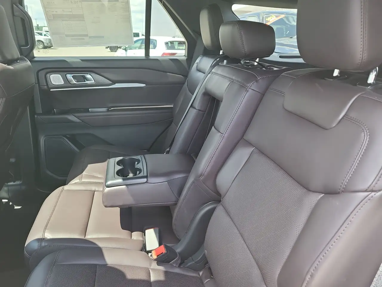 Ford Explorer снимка Ford Explorer