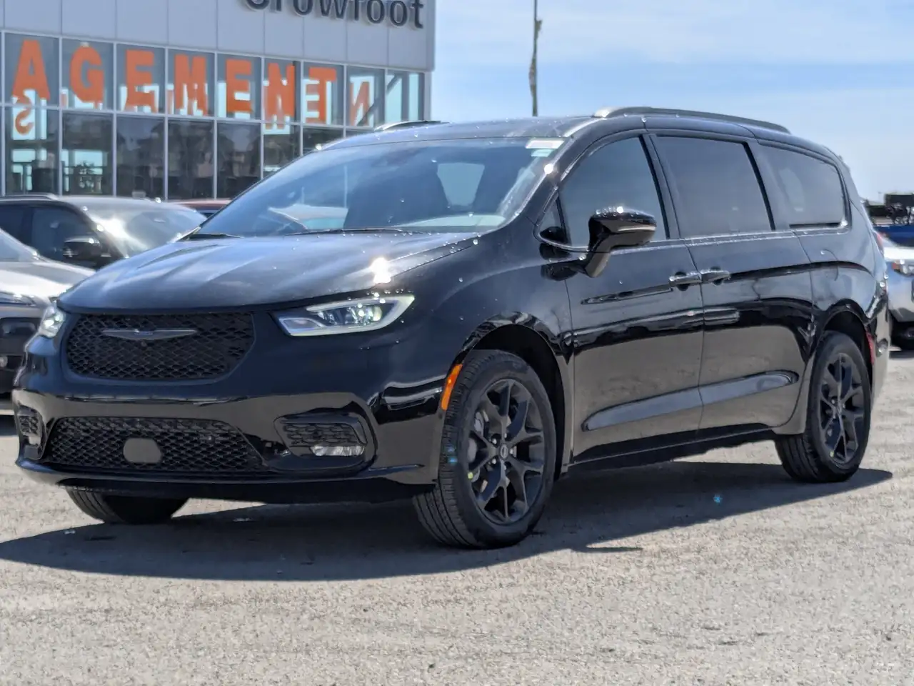 Chrysler Pacifica photo Chrysler Pacifica