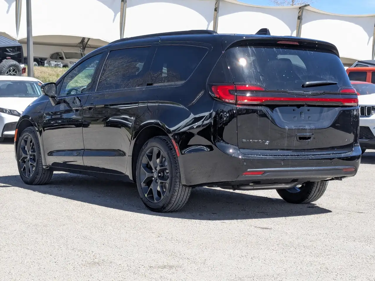 Chrysler Pacifica photo Chrysler Pacifica