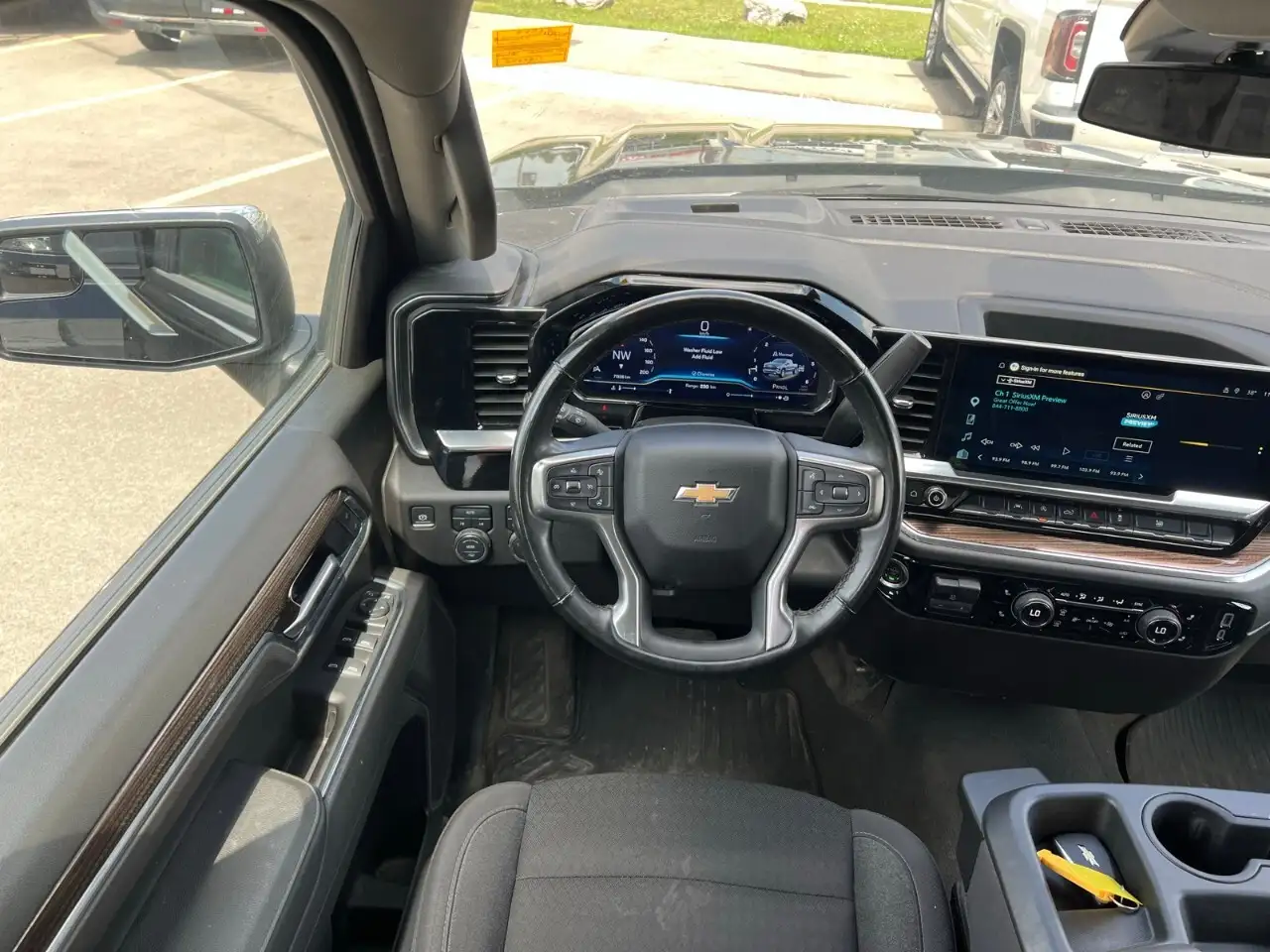 Chevrolet Silverado photo Chevrolet Silverado