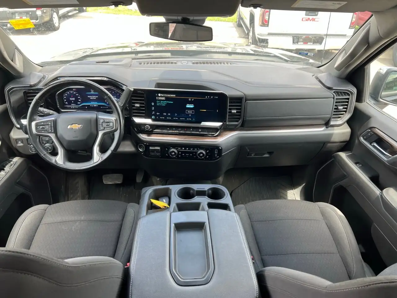 Chevrolet Silverado photo Chevrolet Silverado