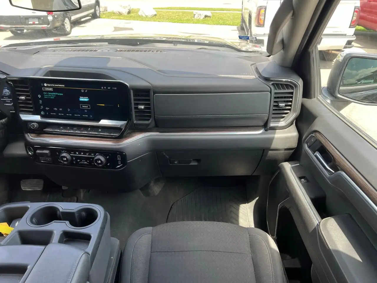 Chevrolet Silverado photo Chevrolet Silverado