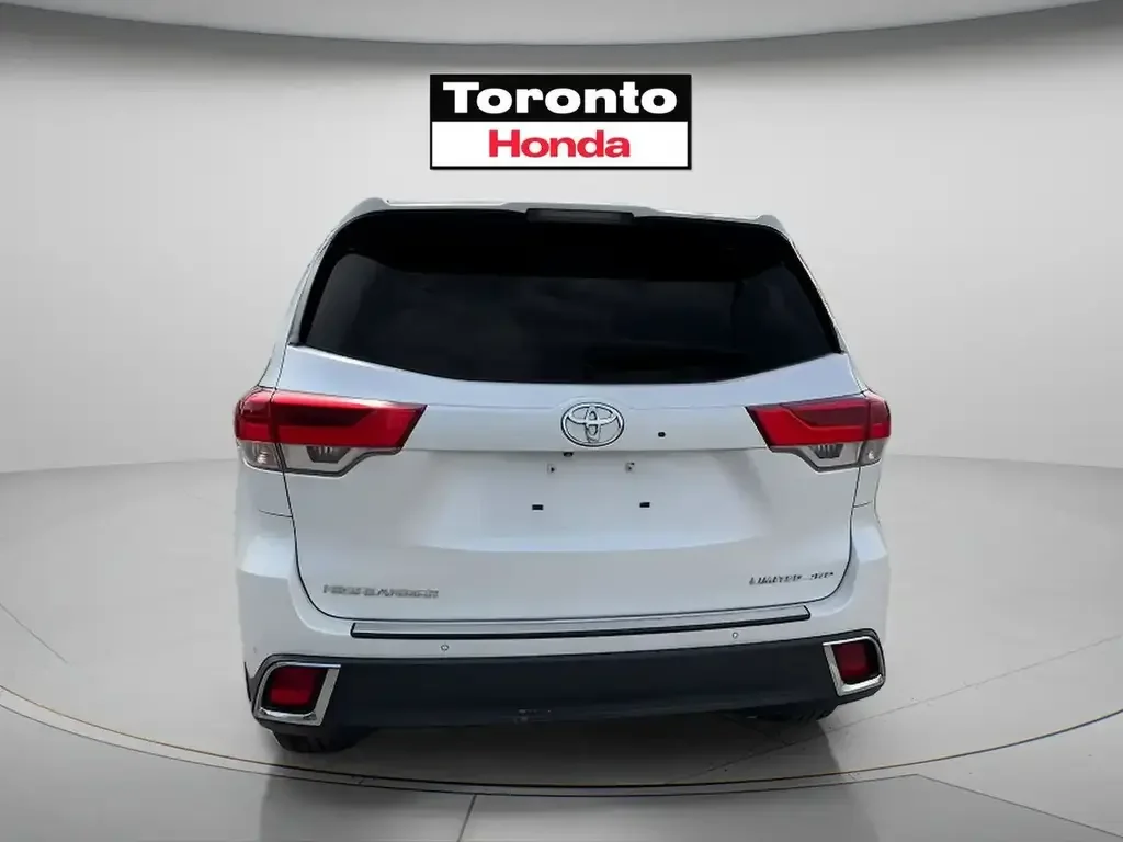 Toyota Highlander снимка Toyota Highlander