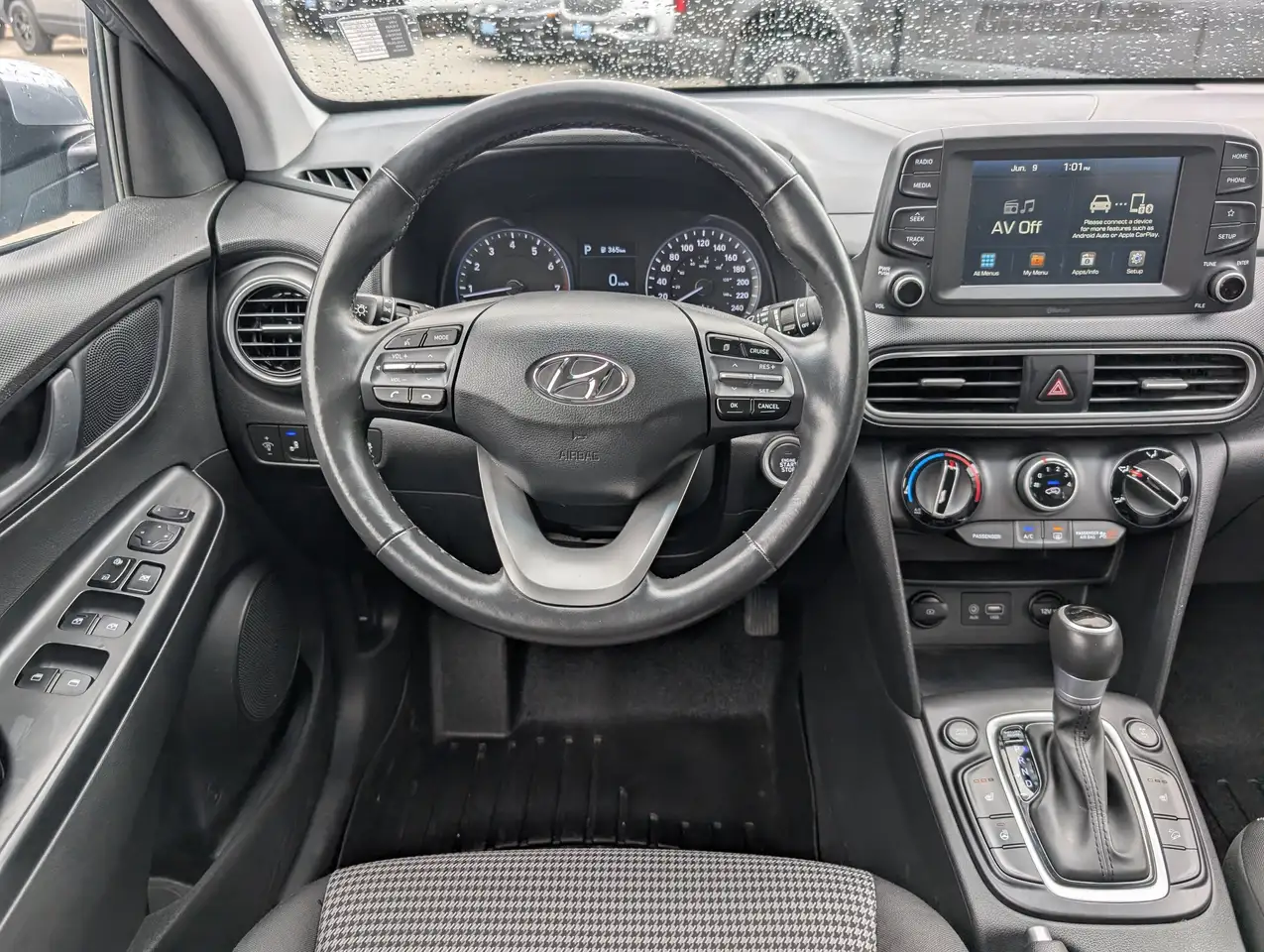 Hyundai KONA снимка Hyundai KONA