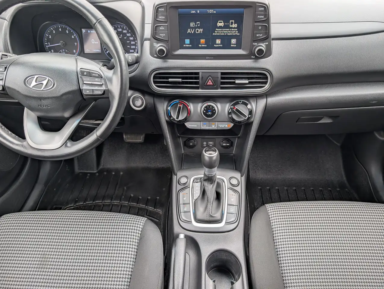 Hyundai KONA снимка Hyundai KONA