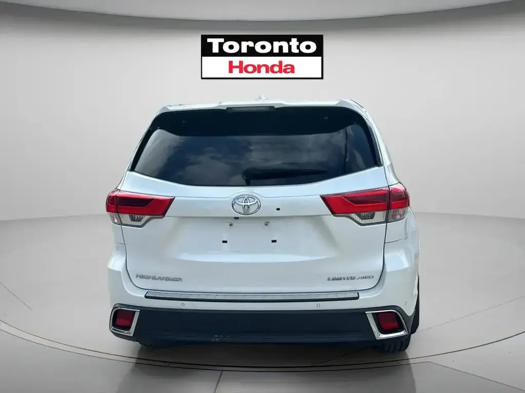 Toyota Highlander снимка Toyota Highlander