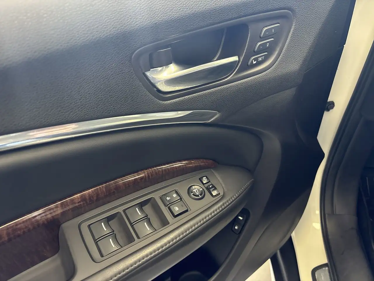 Acura MDX снимка Acura MDX