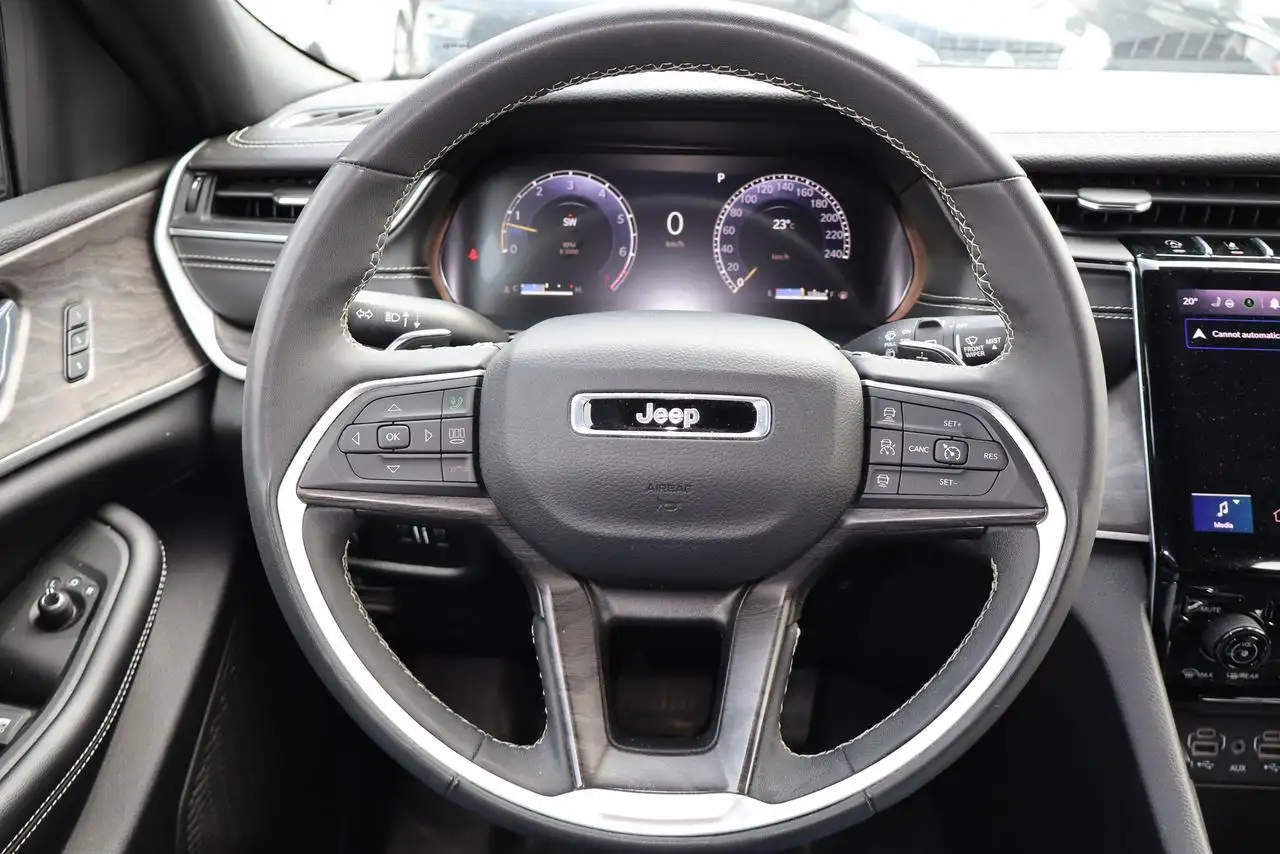 Jeep Grand Cherokee photo Jeep Grand Cherokee