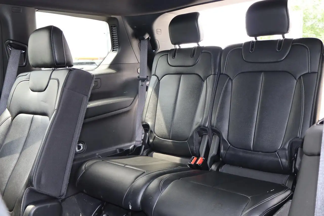 Jeep Grand Cherokee photo Jeep Grand Cherokee