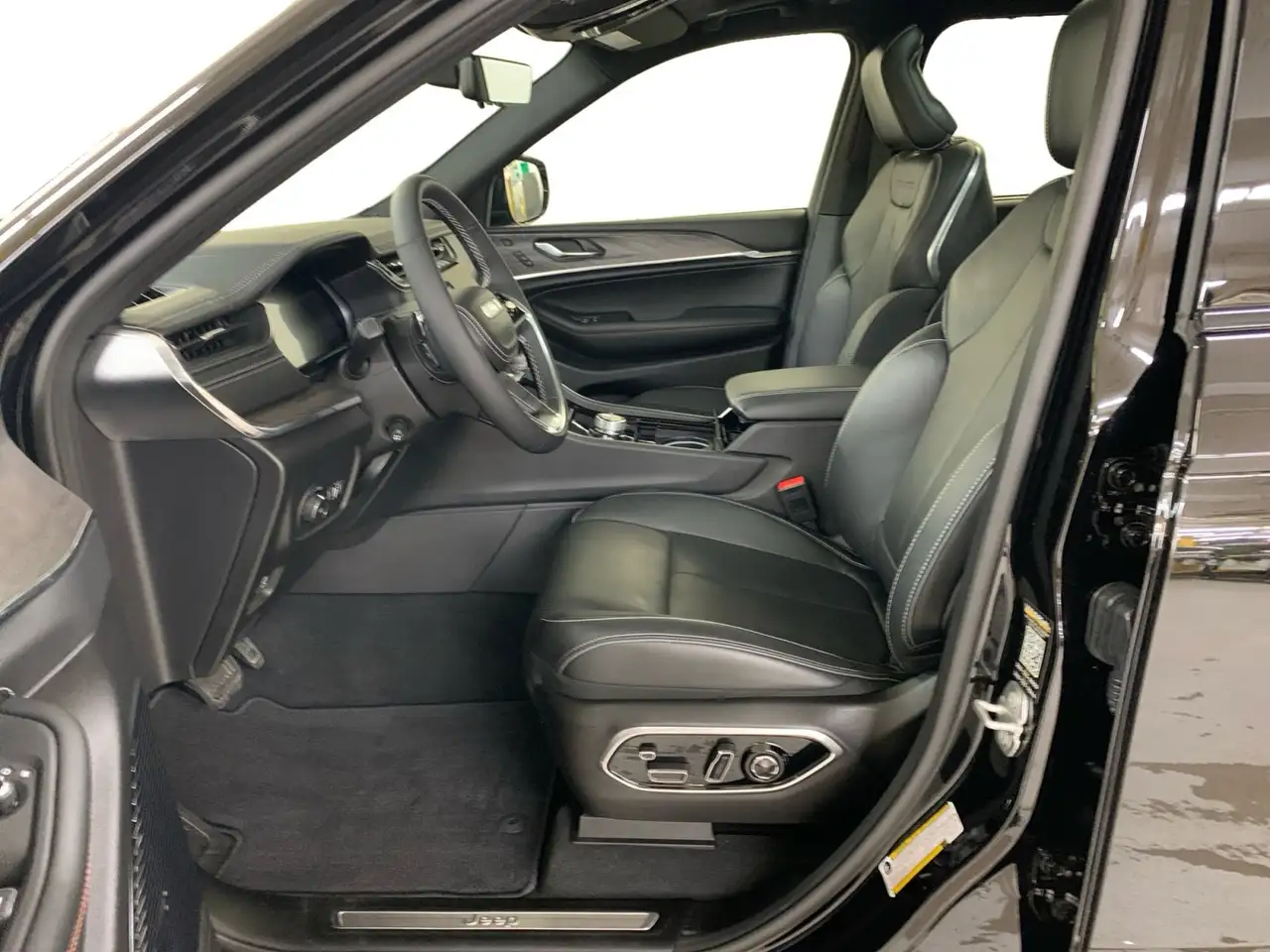 Jeep Grand Cherokee photo Jeep Grand Cherokee