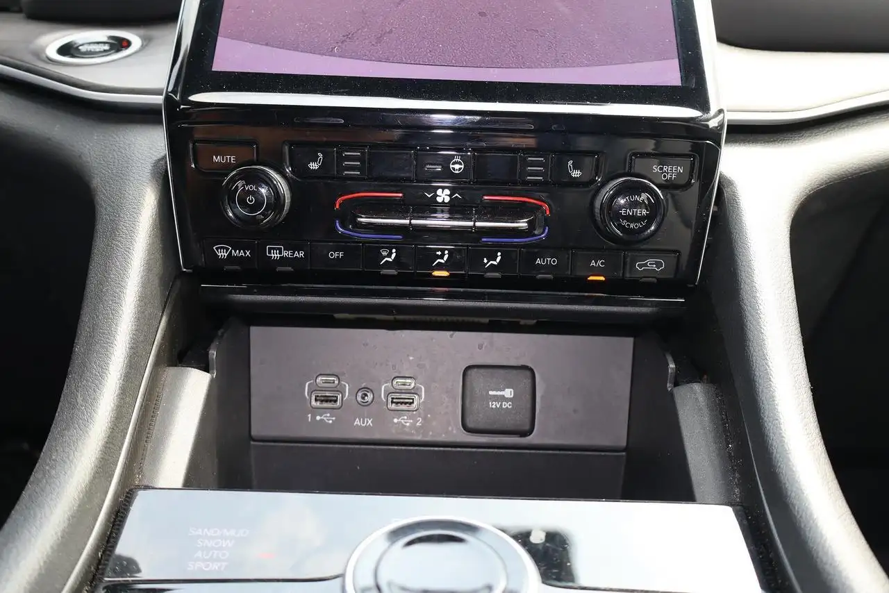 Jeep Grand Cherokee photo Jeep Grand Cherokee