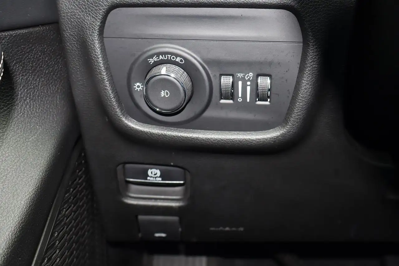 Jeep Grand Cherokee photo Jeep Grand Cherokee