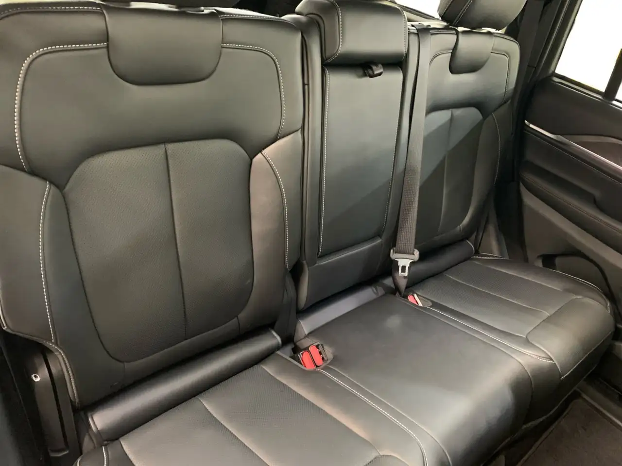 Jeep Grand Cherokee photo Jeep Grand Cherokee