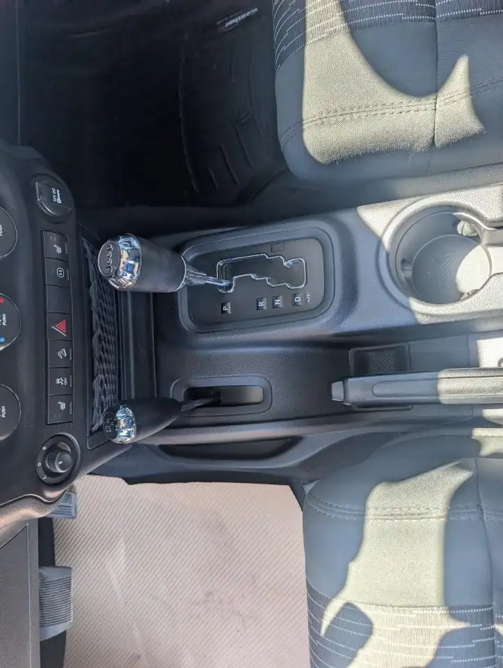 Jeep Wrangler снимка Jeep Wrangler