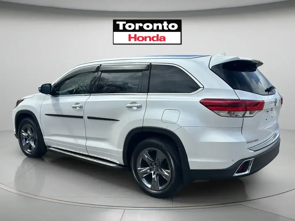 Toyota Highlander снимка Toyota Highlander