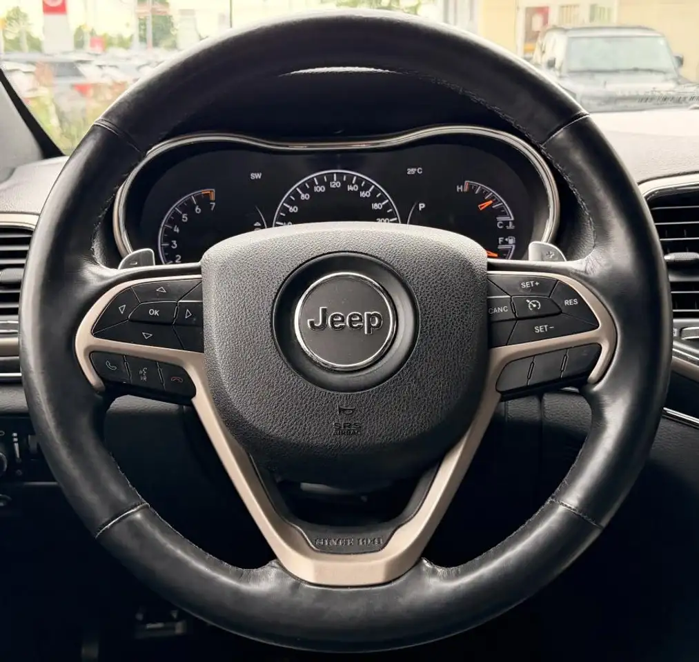 Jeep Grand Cherokee photo Jeep Grand Cherokee